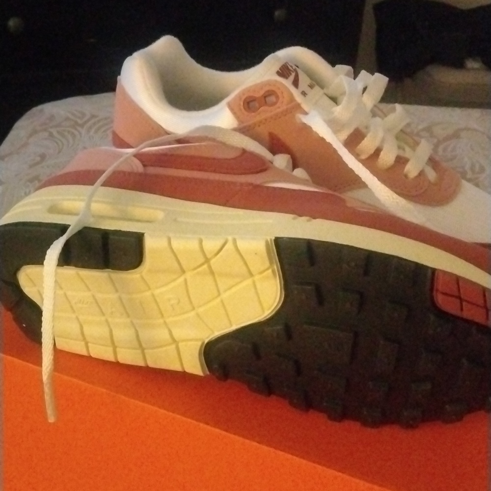 Sneakers - Picture 2 of 3